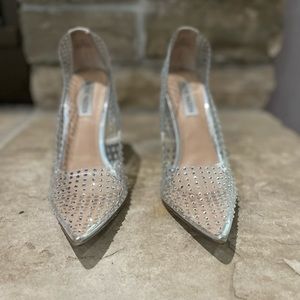 High heels size 8 wore once excellent condition